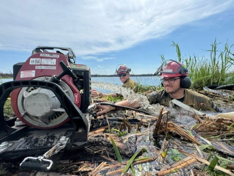Crew water pump red earth east