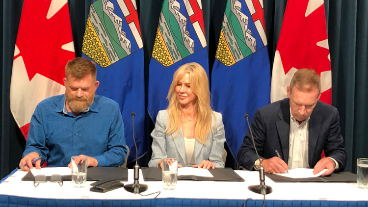 Photo of signing of agreement