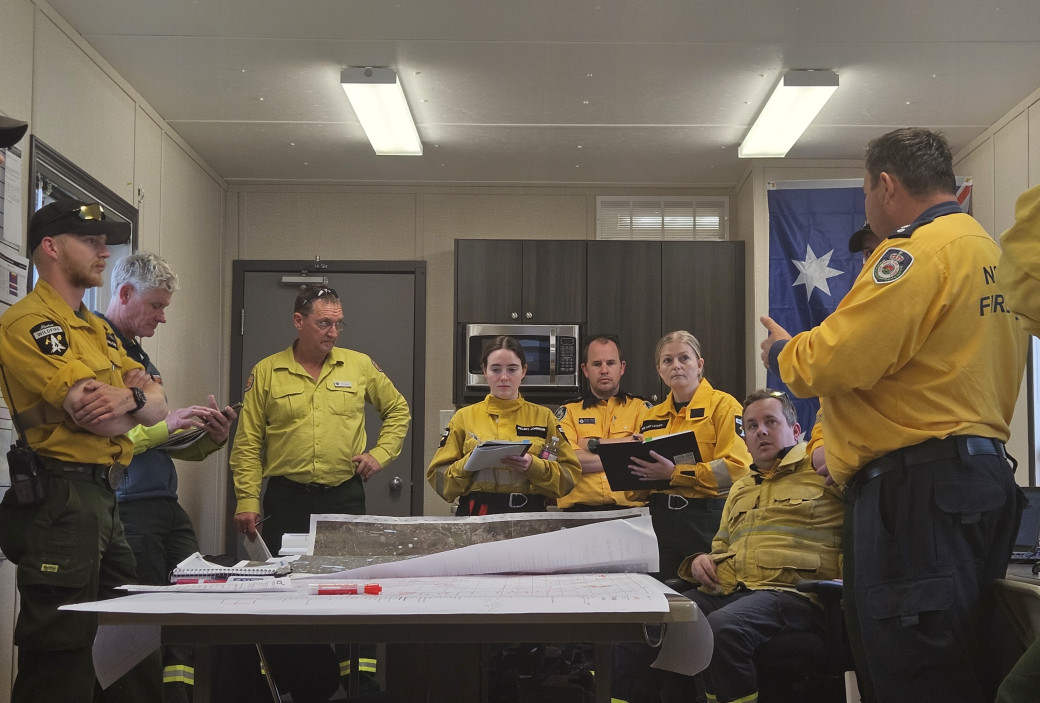 Albertan and Australian firefighters meet to plan how to best tackle wildfires in northern Alberta