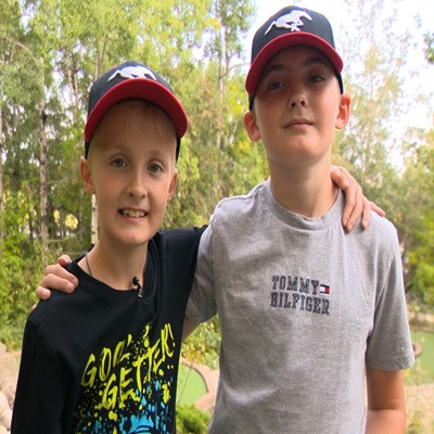 Photo of Macklen and Harvey.jpg