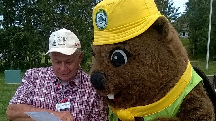 Portrait of Northern Lights recipient Peter Gwinner and mascot
