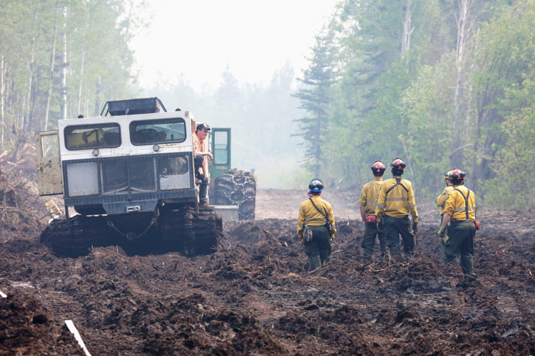 Alberta wildfire crew and volunteers