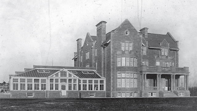 An archived photo of Government House with the conservatory attached.