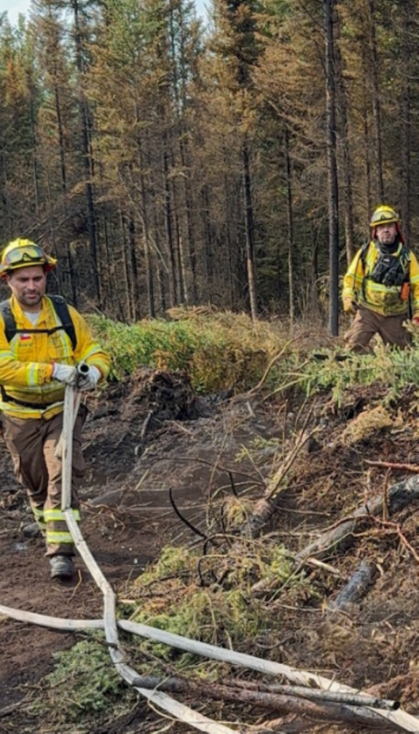 Firefighters with hose SWF092