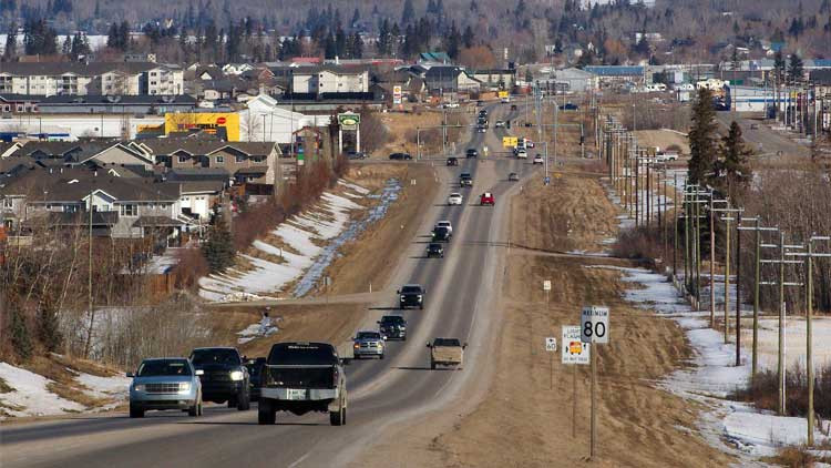 Photo of Highway 20 north through the Town of Sylvan Lake, from just north of Memorial Trail.