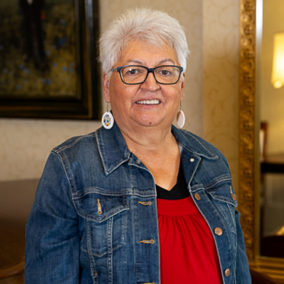 Portrait photo of Jenny Laderoute