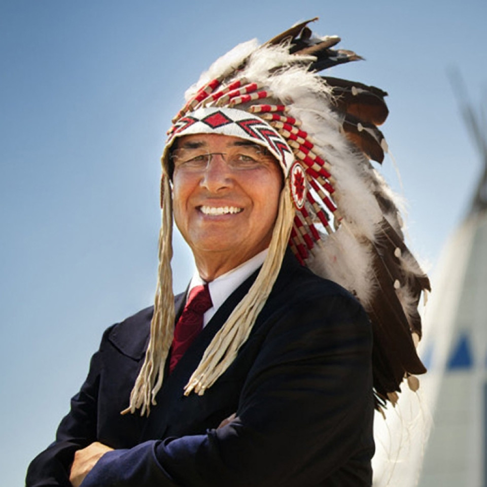 A head and shoulders shot of Elder Dr. Wilton Littlechild, Honorary Chief for the Maskwacîs Cree and former Grand Chief of the Confederacy of Treaty 6 First Nationswho serves on the Indigenous Wisdom Advisory Panel in Alberta. 